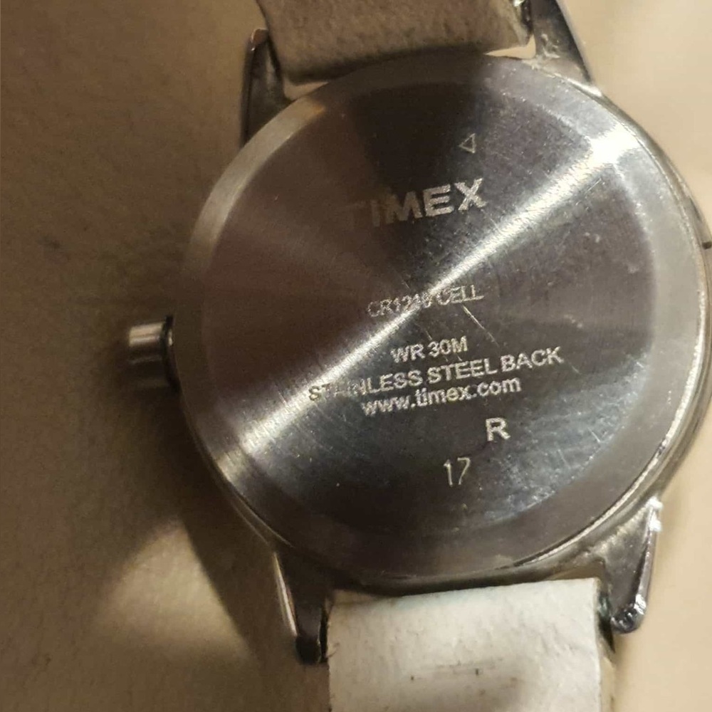 🦋10/$20🦋 Timex Indiglo Silver/White Leather Women's Watch w/Date - Picture 4 of 4